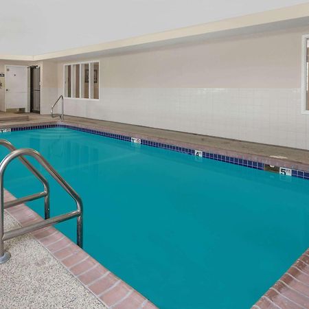 Days Inn By Wyndham Near Kansas Speedway Канзас-Сити Экстерьер фото