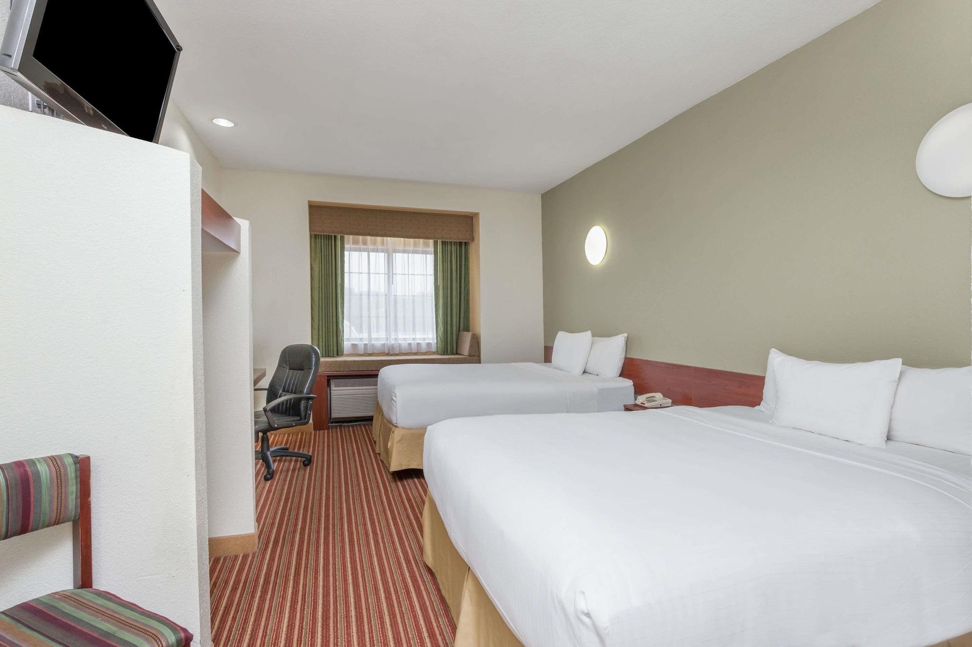 Days Inn By Wyndham Near Kansas Speedway Канзас-Сити Экстерьер фото