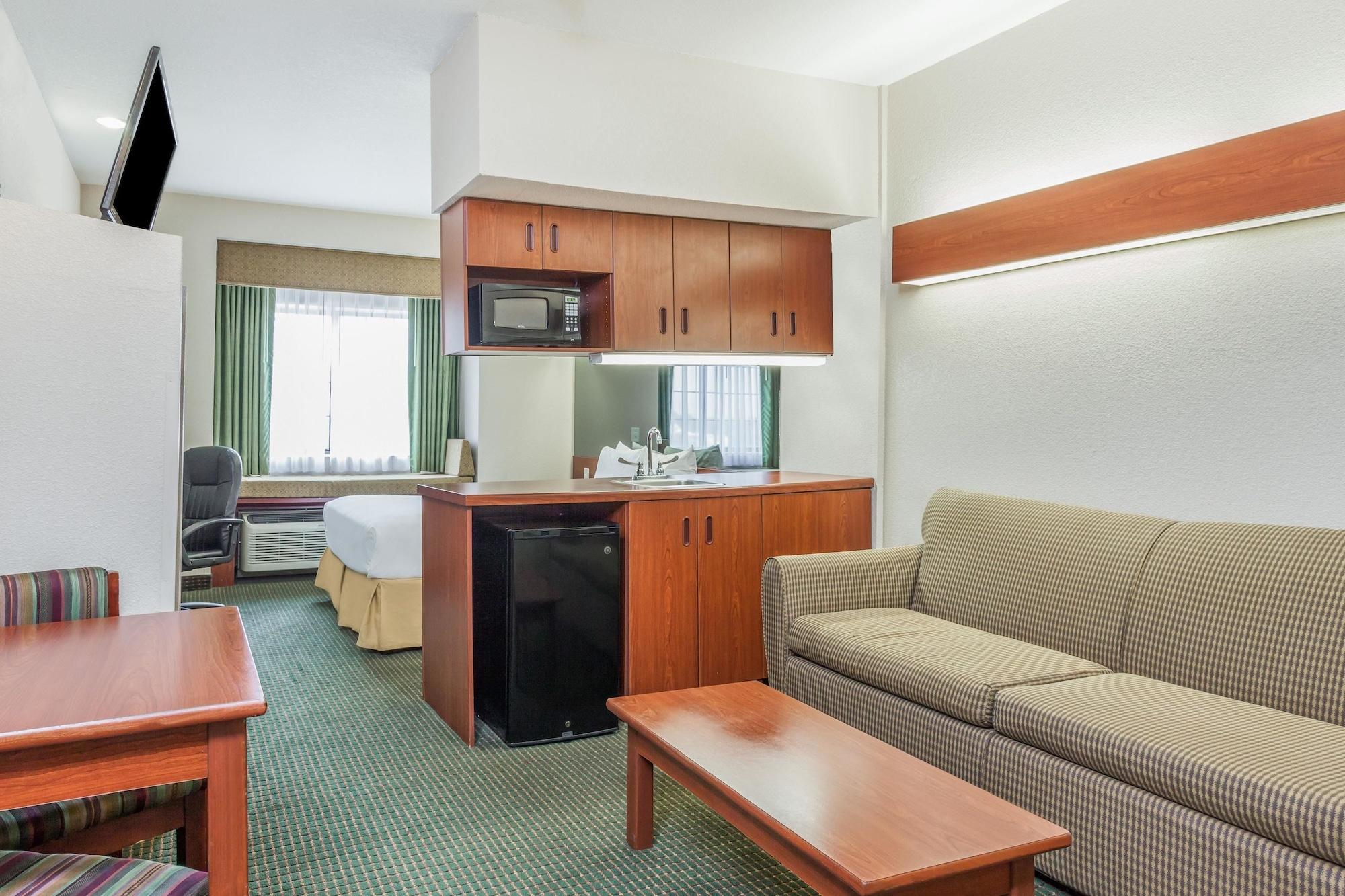 Days Inn By Wyndham Near Kansas Speedway Канзас-Сити Экстерьер фото