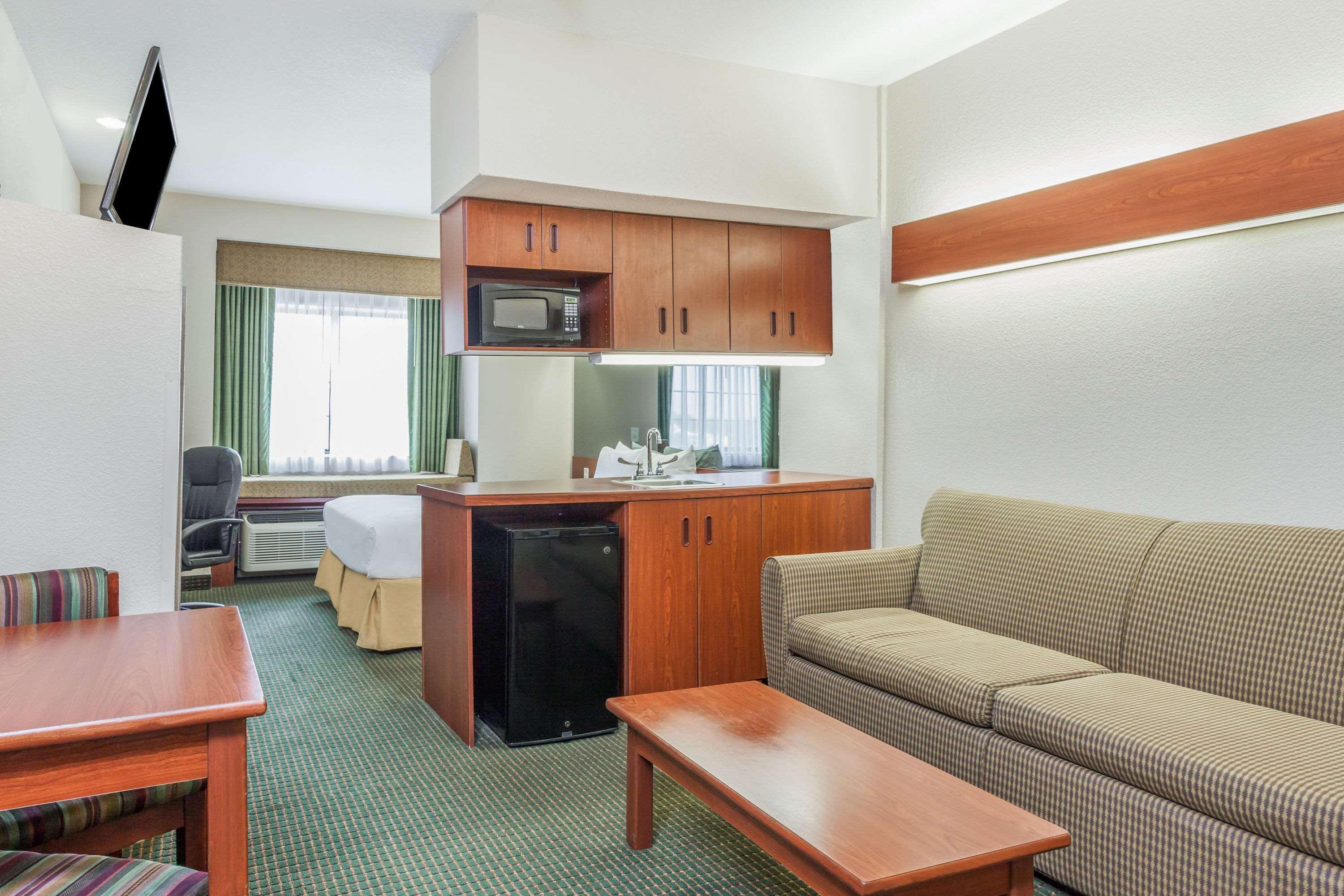 Days Inn By Wyndham Near Kansas Speedway Канзас-Сити Экстерьер фото