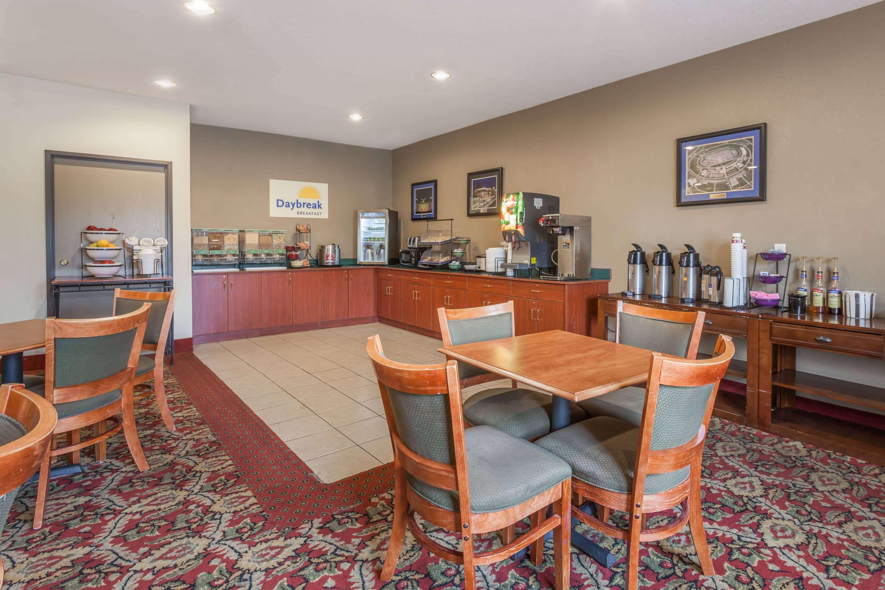 Days Inn By Wyndham Near Kansas Speedway Канзас-Сити Экстерьер фото