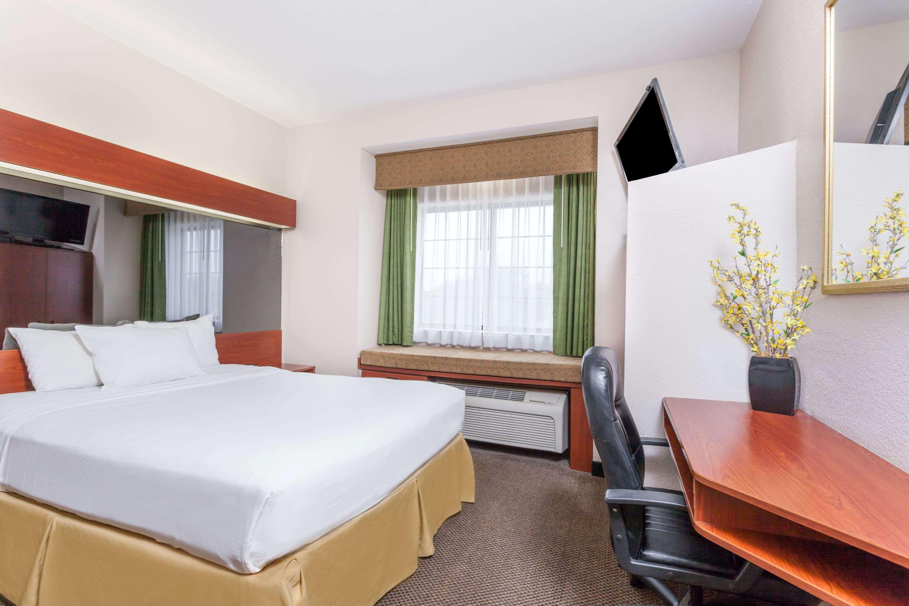 Days Inn By Wyndham Near Kansas Speedway Канзас-Сити Экстерьер фото