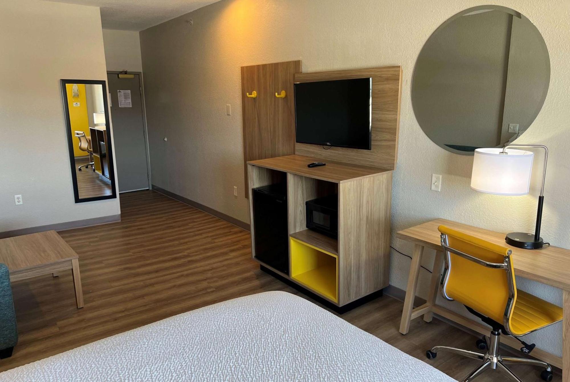 Days Inn By Wyndham Near Kansas Speedway Канзас-Сити Экстерьер фото