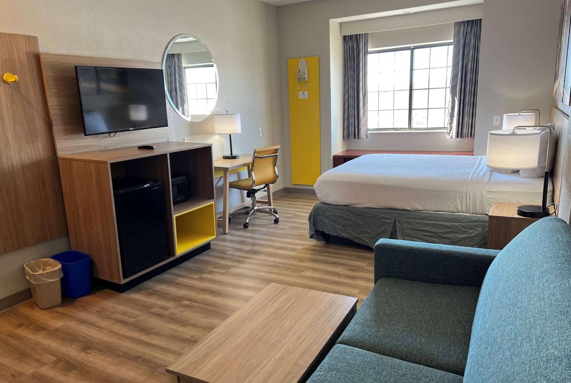 Days Inn By Wyndham Near Kansas Speedway Канзас-Сити Экстерьер фото