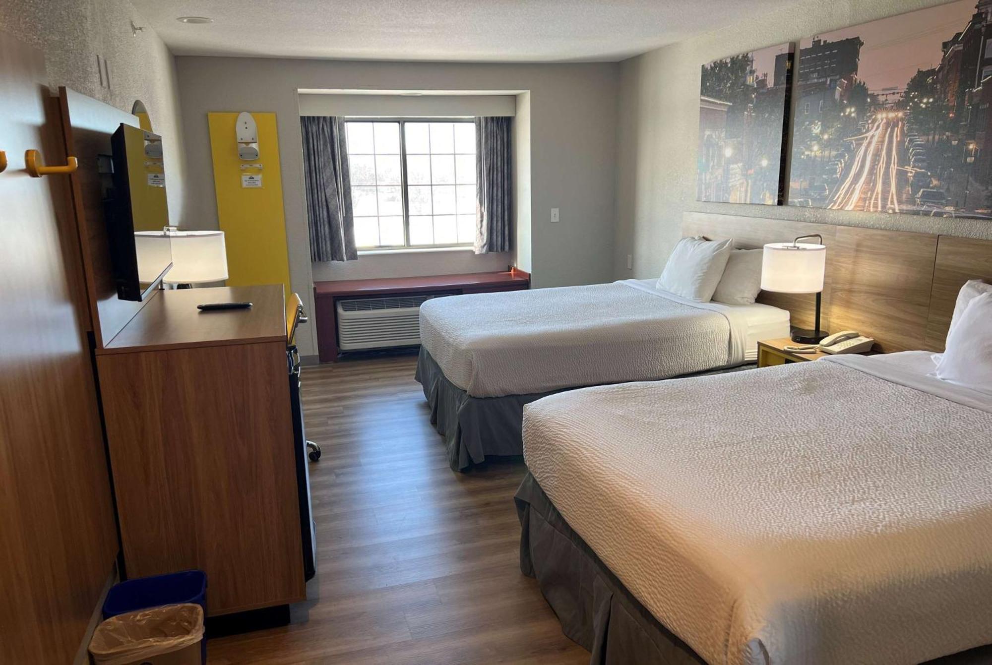 Days Inn By Wyndham Near Kansas Speedway Канзас-Сити Экстерьер фото