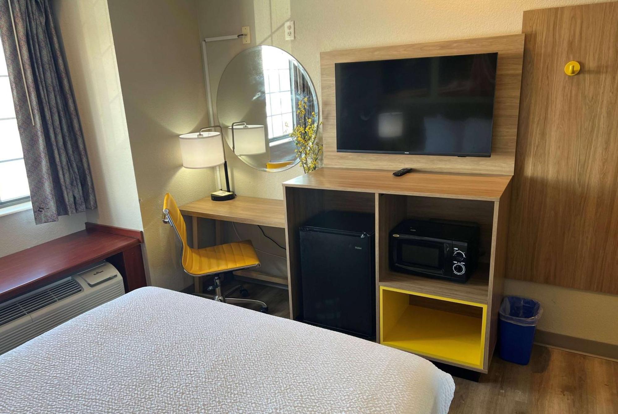 Days Inn By Wyndham Near Kansas Speedway Канзас-Сити Экстерьер фото