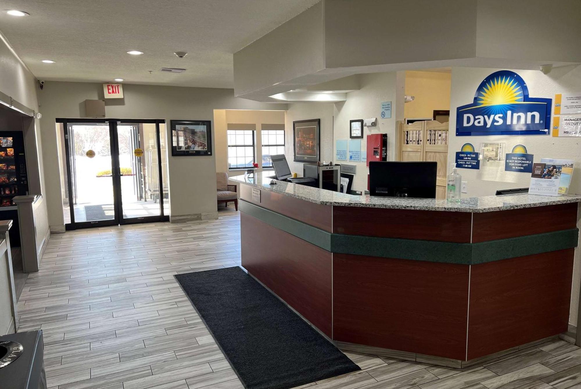 Days Inn By Wyndham Near Kansas Speedway Канзас-Сити Экстерьер фото