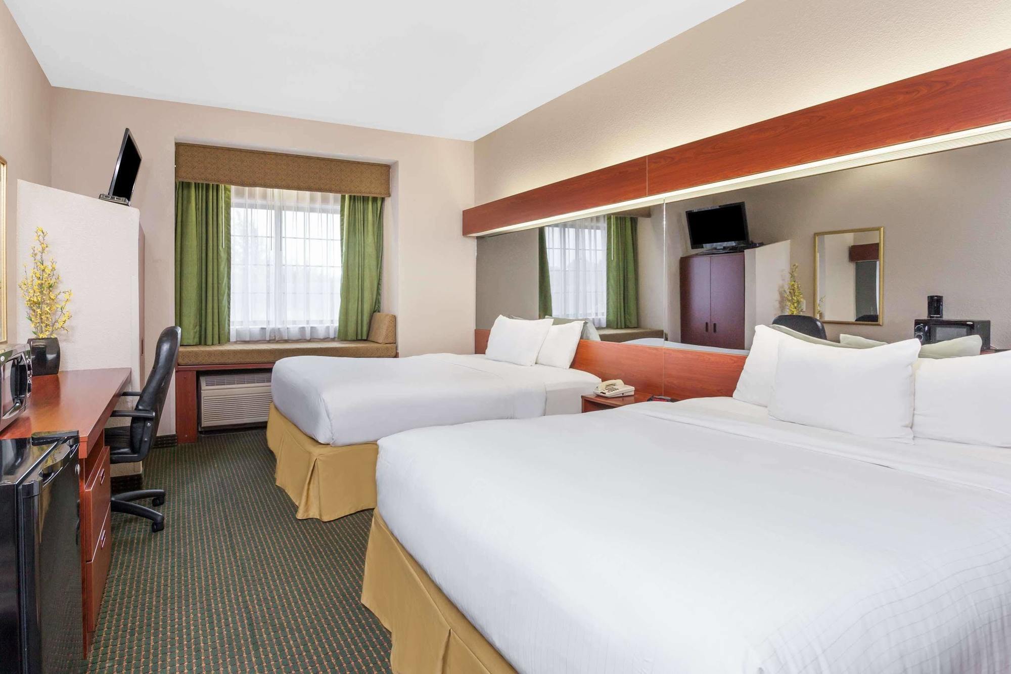 Days Inn By Wyndham Near Kansas Speedway Канзас-Сити Экстерьер фото